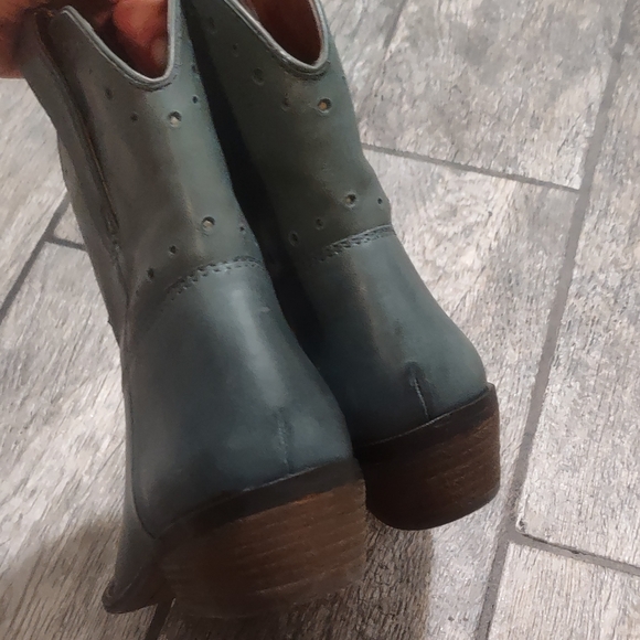 Western Cowgirl Ankle Boots - Picture 8 of 11